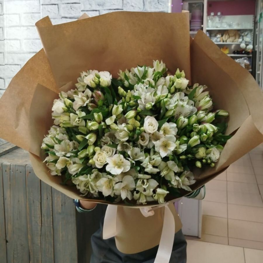 Дуэт эустомы с альстромерией