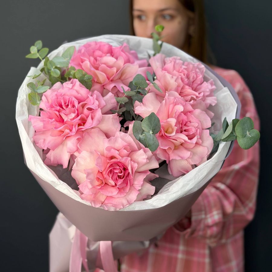 5 французских роз с эвкалиптом