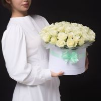 51 белая роза 40 см (Кения) в коробке