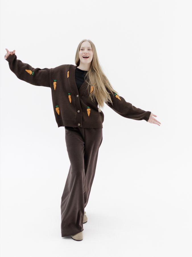 Кардиган с морковками шоколад