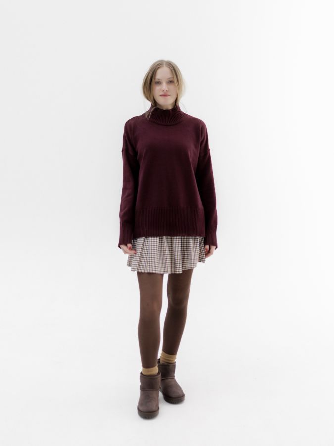 Свитер винный с воротником