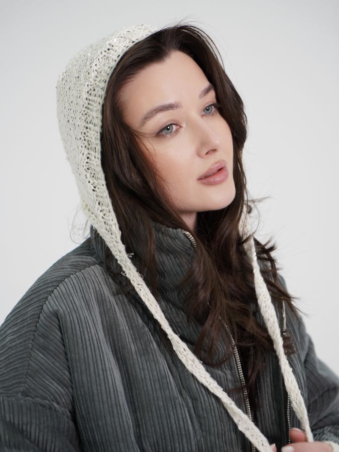 Шапочка из шерсти с пайетками