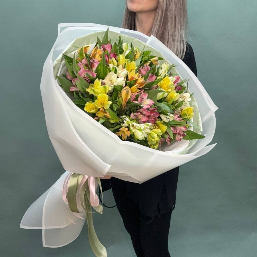Букет-гигант из 21 альстромерии