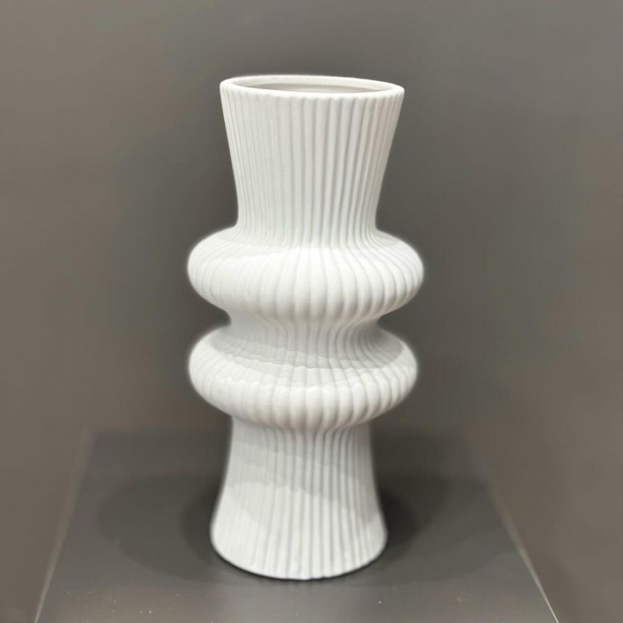 Ваза белая «Курт». Размер Ширина - 8 см Высота - 24 см