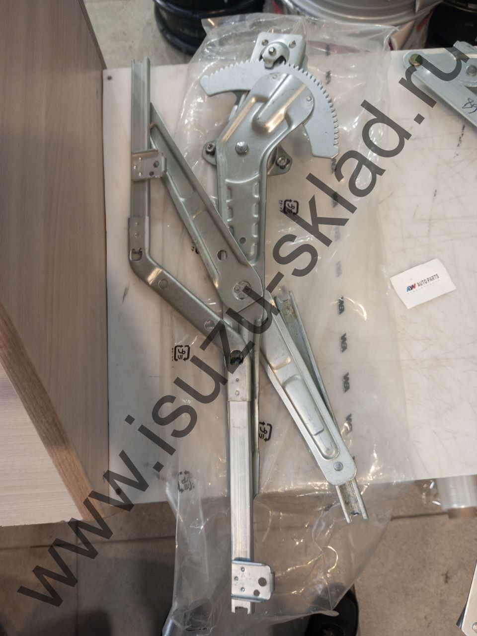 Механизм стеклоподъемника nqr90/npr75/nmr85/fsr90/fvr34 механический лев