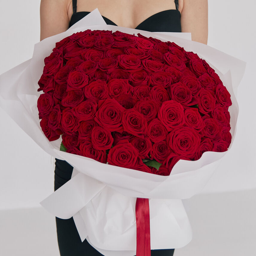 101 роза 50 см. в оформлении