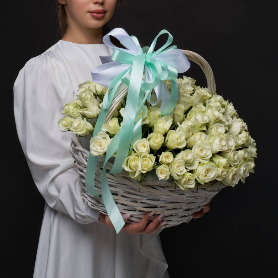 101 белая роза 40 см (Кения) в корзине