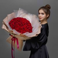 101 роза красная 40 см (Кения) в пышном оформлении