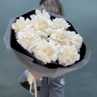 9 белых французских роз