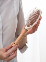 Расческа массажная, 23.8х7 см, пластик, деревянная ручка, овальная, A100073