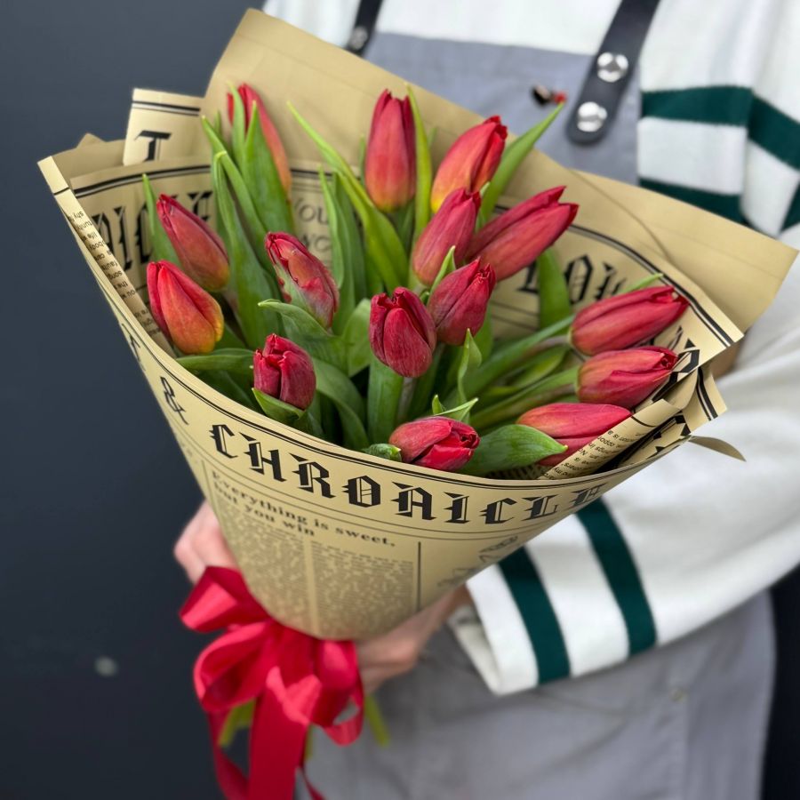 Букет из красных тюльпанов