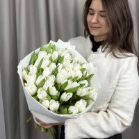 Букет из 41 белого тюльпана