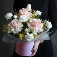 Весенняя коробка с французскими розами