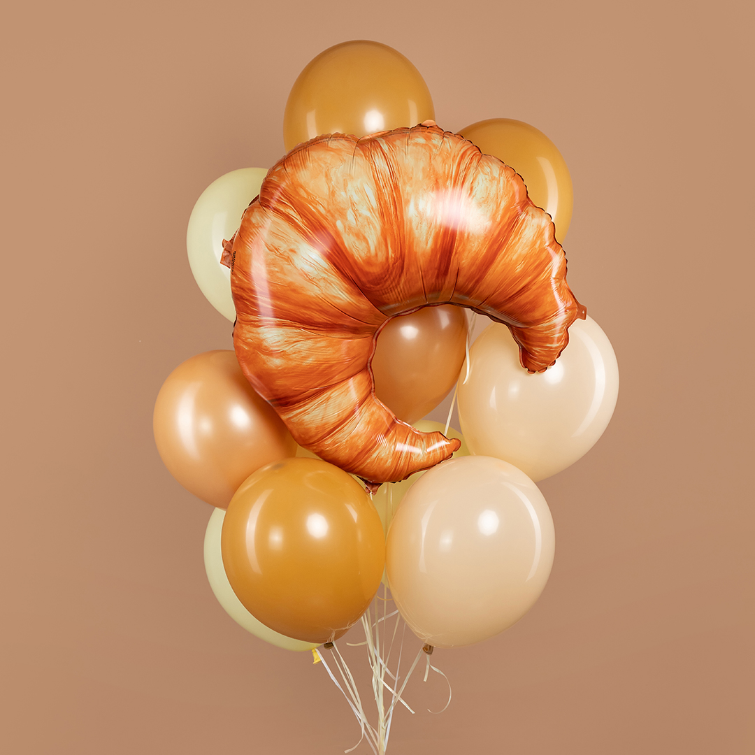 Круассан фонтан из шаров с гелием