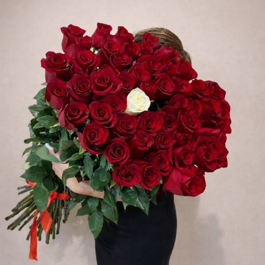 Букет красных роз 100 см- 51 шт