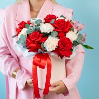 Яркая шляпная коробка размер М