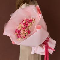 51 нежно-розовая роза 40 см в пышном оформлении