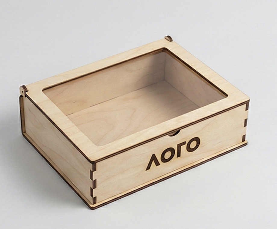 Коробка с прозрачным окном и логотипом