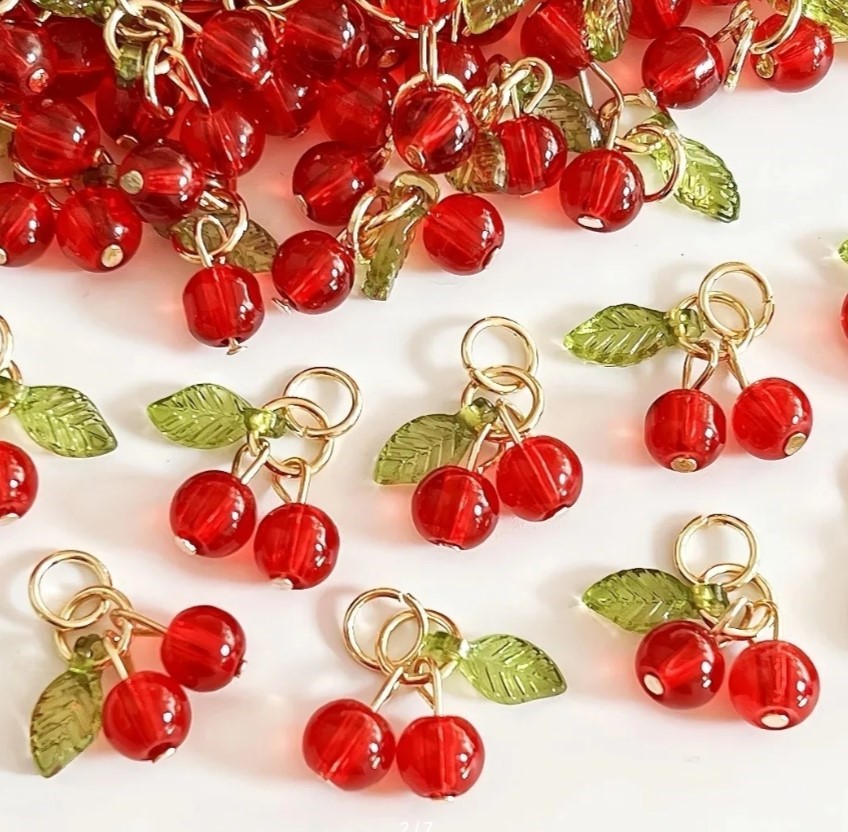 Подвеска (кулон/ шарм) из металла с бусинами "Смородина" золото  (LHS-1819)