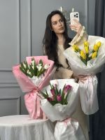 9 тюльпанов с лагурусом в стильной упаковке