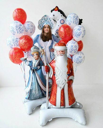 Новогоднее оформление с Дедом Морозом и Снегурочкой из шаров с гелием и воздухом