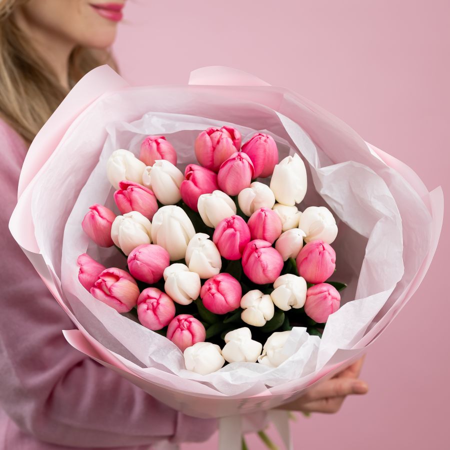 Белые и розовые тюльпаны 35 штук