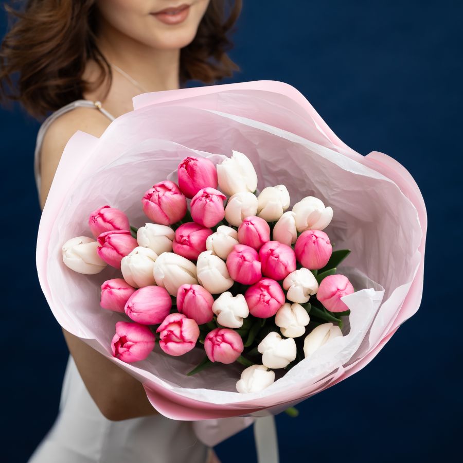 Белые и розовые тюльпаны от 25 штук