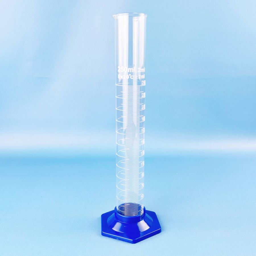 Цилиндр мерный Labdevices 3-250-2, 250 мл, стекло, с пластиковым основанием, с носиком, градуированный