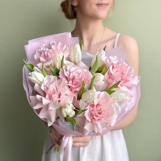 Букет из французских роз с тюльпанами