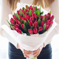 Букет из 35 красных тюльпанов