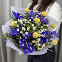 Яркий букет с ирисами