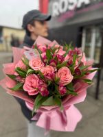 Сборный букет из 9 Эквадорских роз 70см и альстромерии