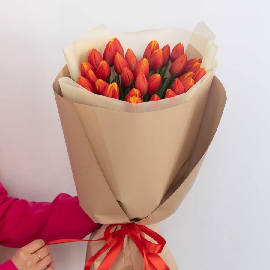 Букет оранжевых тюльпанов