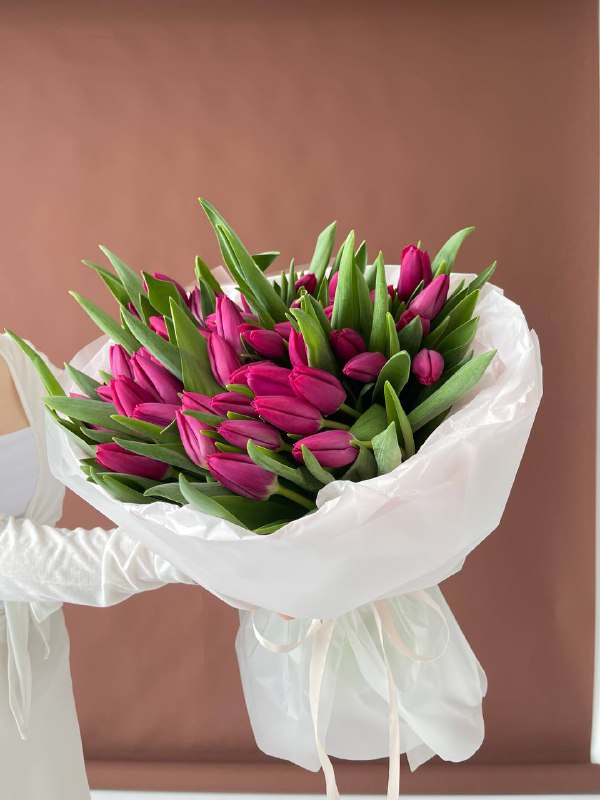 Букет из 35 фиолетовых тюльпанов
