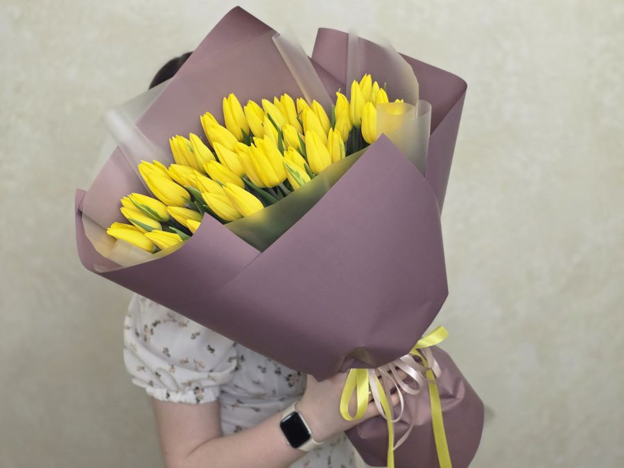 Букет из 51 желтых тюльпанов
