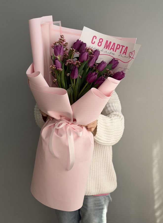 Фиолетовые тюльпаны с хамелациумом