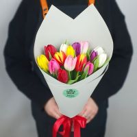 15 разноцветных тюльпанов в крафте