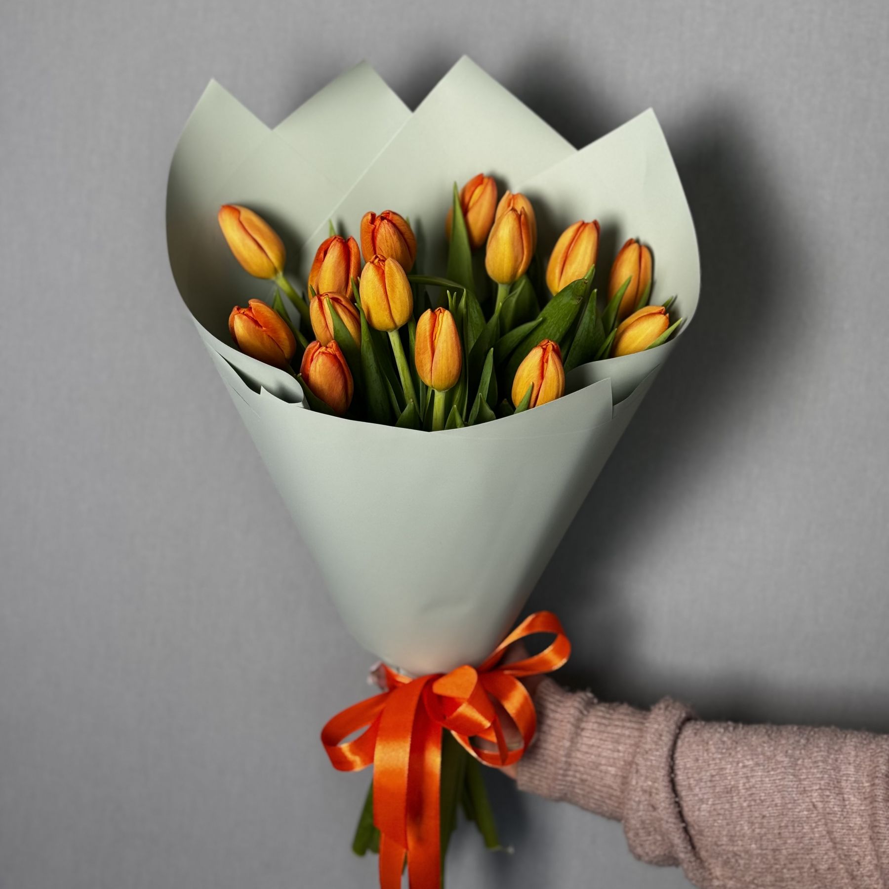 15 оранжевых тюльпанов 