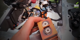 Инспекция Состояния Пыльников На Электрических Разъемах на Автомобиле Варшавское шоссе 170Бс7