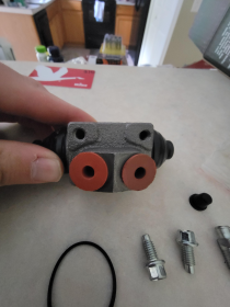 Замена Уплотнительных Колец В Колесном Цилиндре на Автомобиле Варшавское шоссе 170Бс7