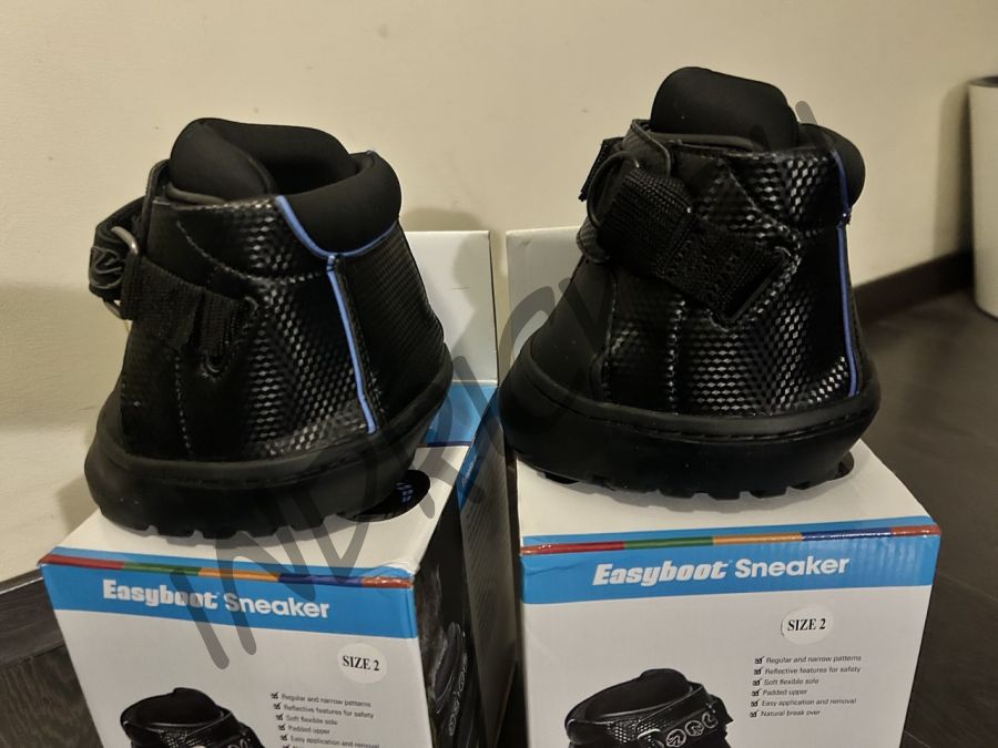 Пара ботинок Easyboot Sneaker шипованные размер 2 комиссионные. Цена за комплект.