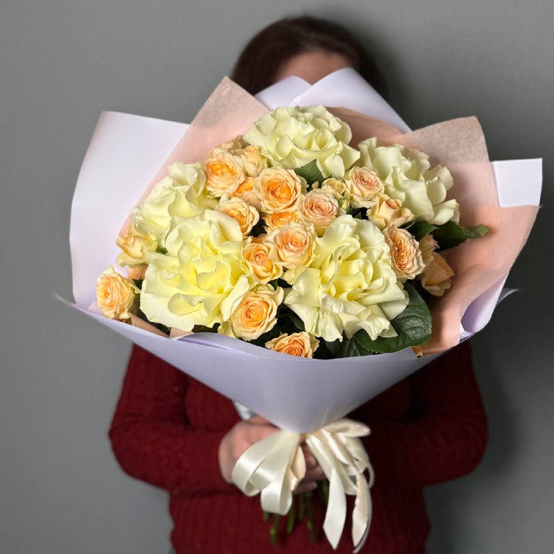 Букет бело кремовых роз