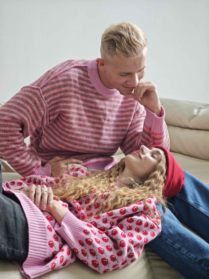 Свитер с вишенками