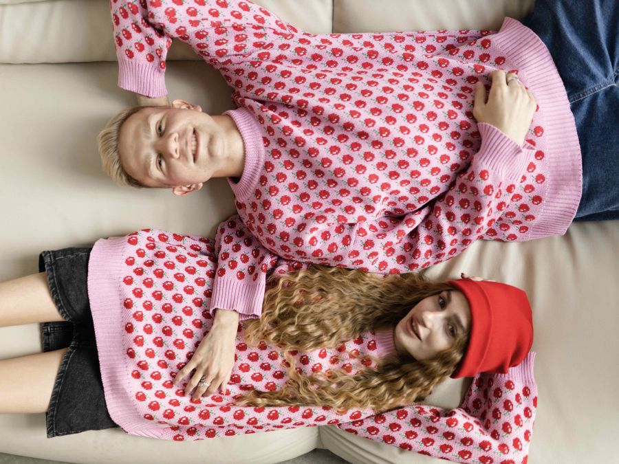 Свитер с вишенками