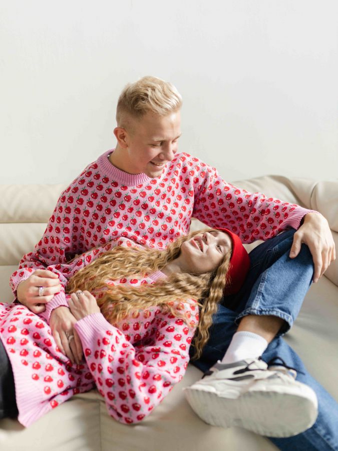 Свитер с вишенками