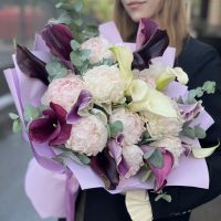 Букет с каллами и пионами