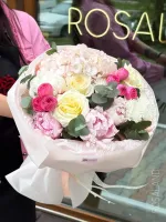 Букет из пионов и гортензии