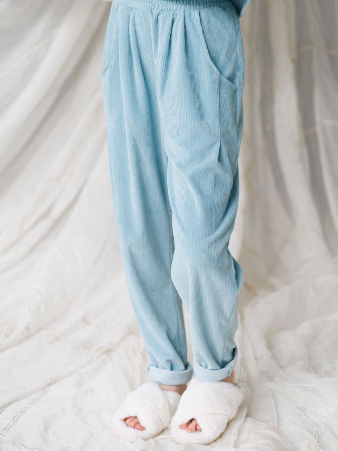 Брюки с защипами из вельвета голубые