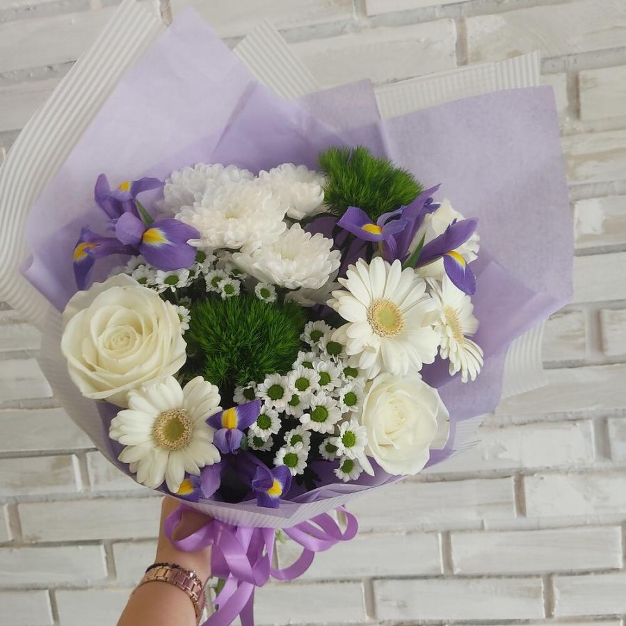 Букет с герберой и ирисами