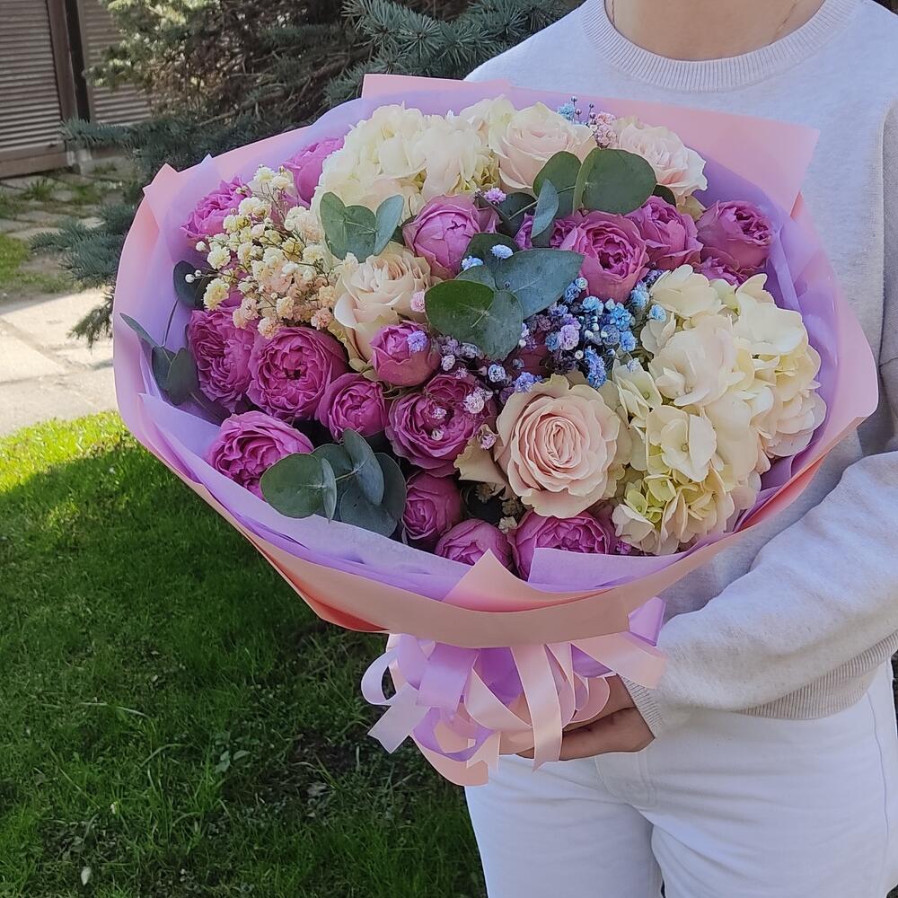 Букет розы и гортензии